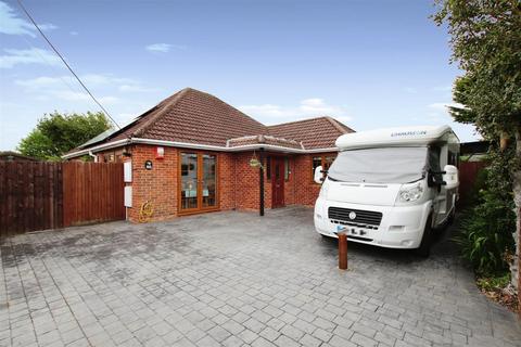 2 bedroom detached bungalow for sale, Crete Road, Dibden Purlieu, Southampton