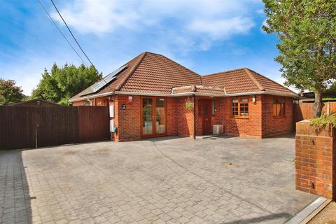 2 bedroom detached bungalow for sale, Crete Road, Dibden Purlieu, Southampton