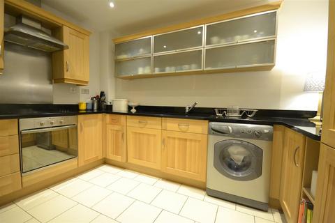 2 bedroom flat for sale - Knighton Park Road, Leicester