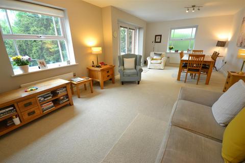 2 bedroom flat for sale - Knighton Park Road, Leicester