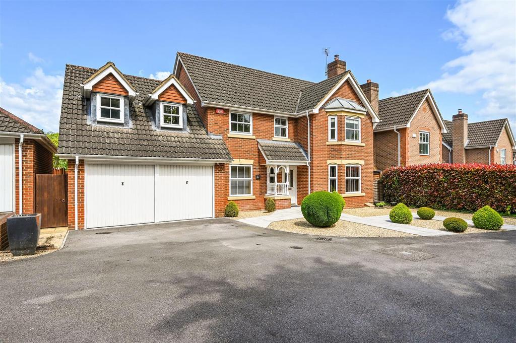 Denning Mead, Andover 4 bed detached house for sale £725,000