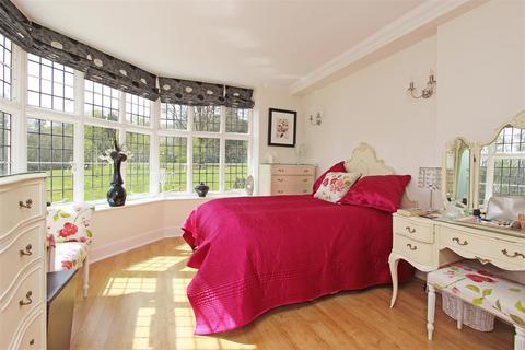 3 bedroom apartment for sale, Banstead Woods, Banstead