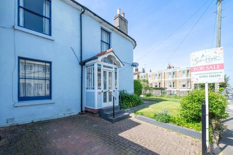 4 bedroom semi-detached house for sale, Monkton Street, Ryde