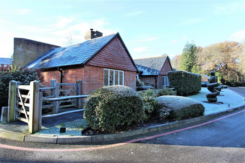 Elizabeth Drive, Banstead 2 bed detached bungalow for sale £610,000