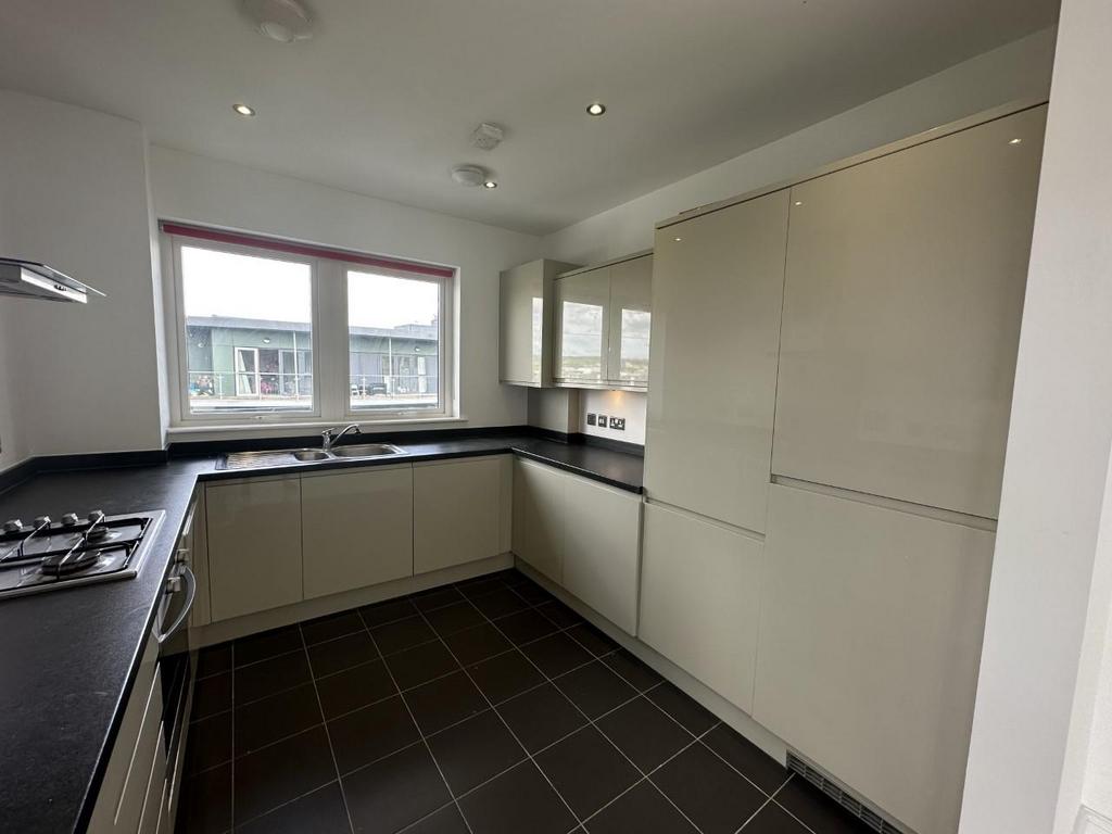 35ec kitchen 2.jpg