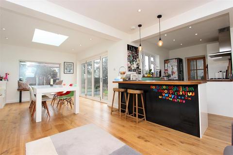 5 Belfield Road, Epsom, KT19 9TF