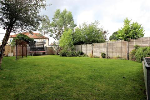 5 Belfield Road, Epsom, KT19 9TF