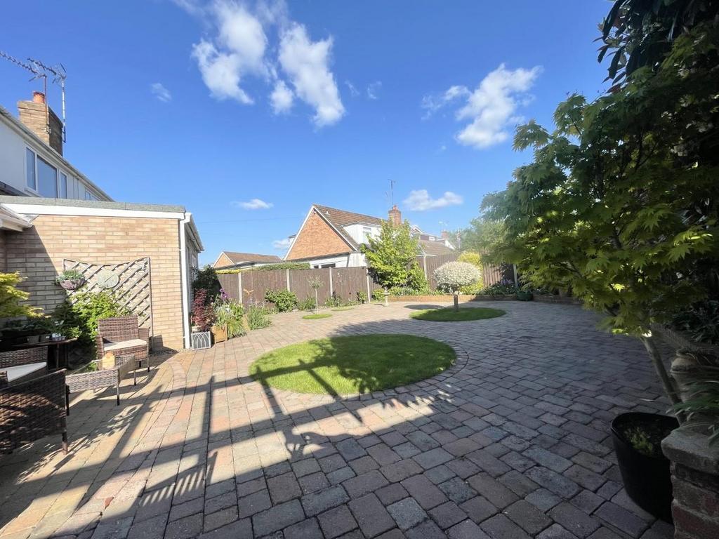 Farrant Avenue, Churchdown, Gloucester 4 bed semidetached house £425,000