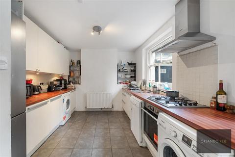 6 bedroom terraced house to rent, Tremadoc Road, London