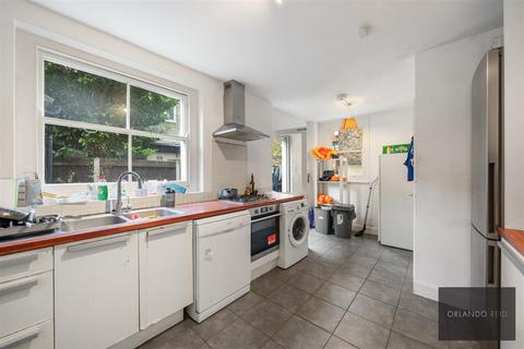 6 bedroom terraced house to rent, Tremadoc Road, London