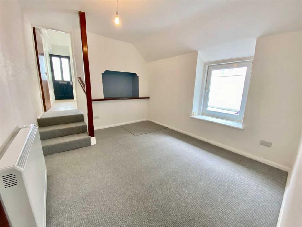 Denbigh Street, Llanrwst 1 bed flat £89,950