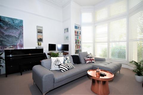 1 bedroom flat to rent, Belsize Park Gardens, Belsize Park, London, NW3