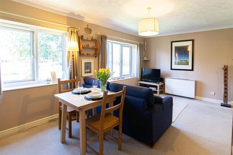 14 Beech Hurst Close, Whalley Range, Manchester, M16 8EP