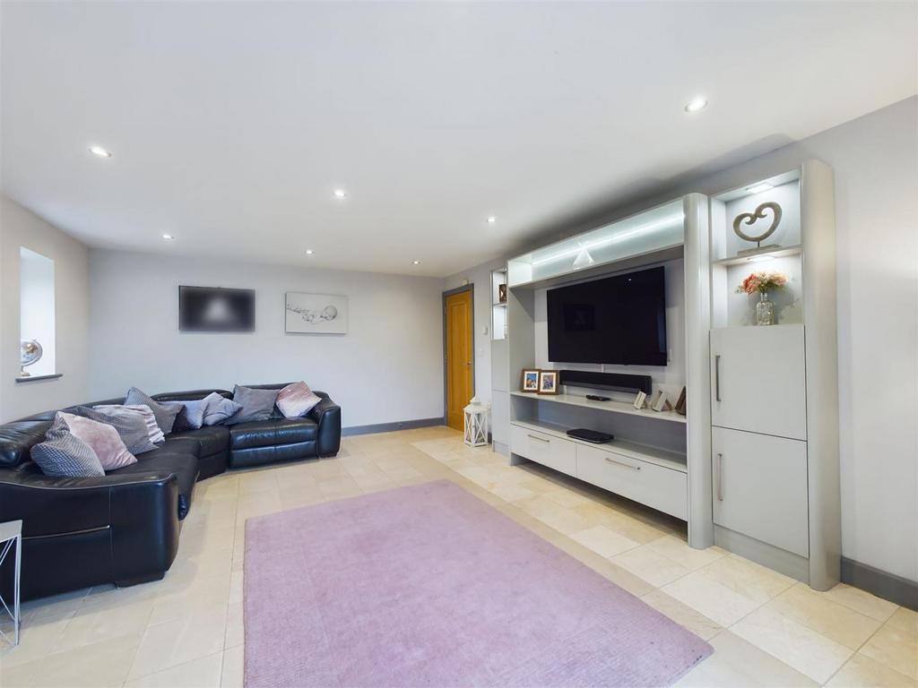 130 Washer Lane, Halifax 6 bed detached house for sale £795,000