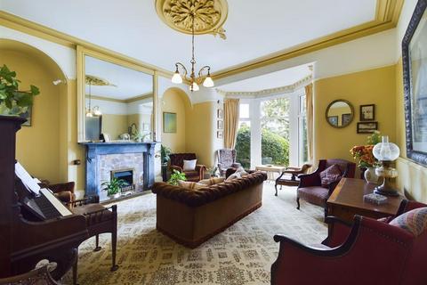 5 bedroom character property for sale, The Crescent, Hipperholme, Halifax, HX3 8NQ