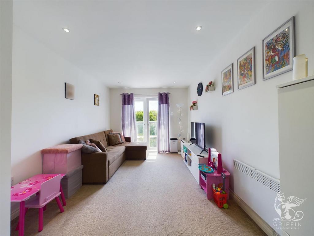 Dock Road, Tilbury 1 bed apartment £170,000