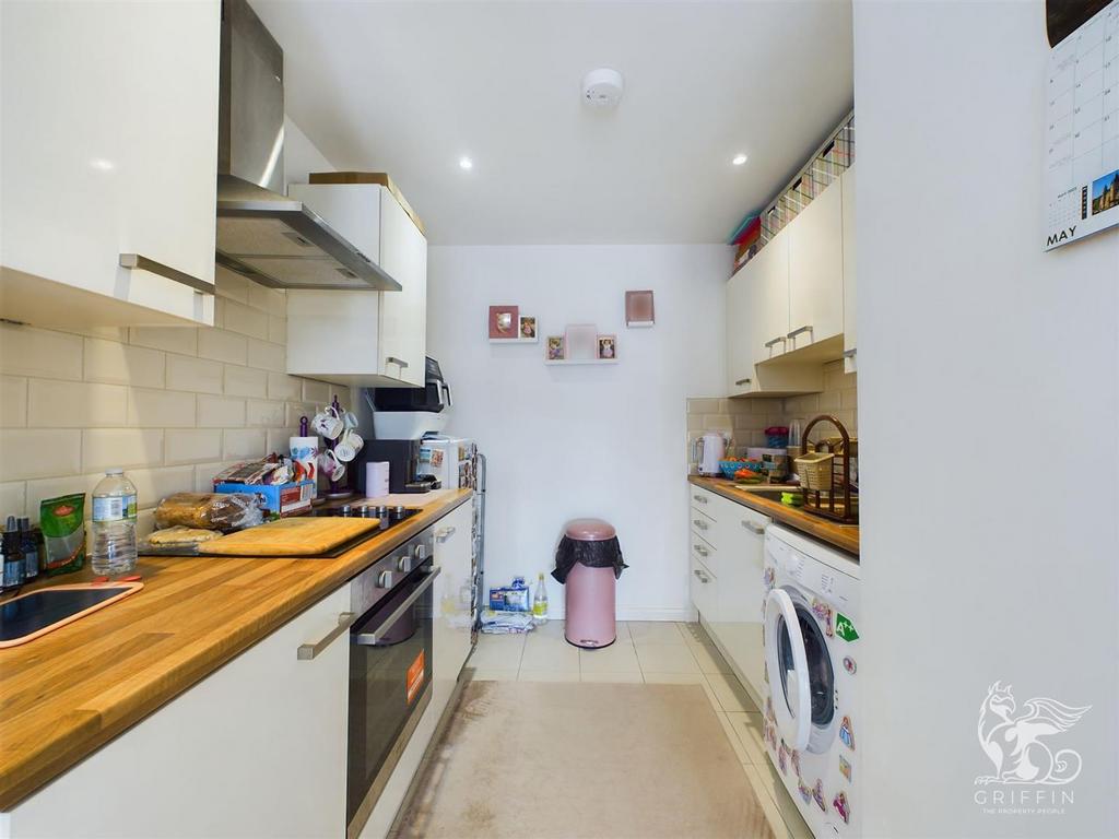 Dock Road, Tilbury 1 bed apartment £170,000