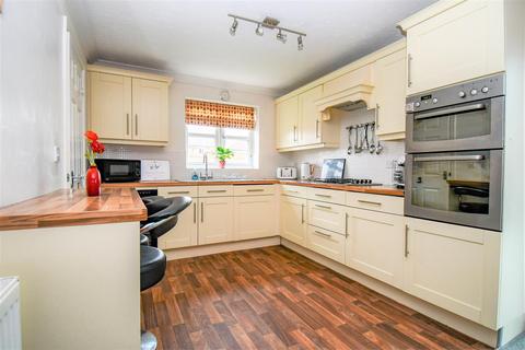 4 bedroom detached house for sale - Whisperwood Way, Hull