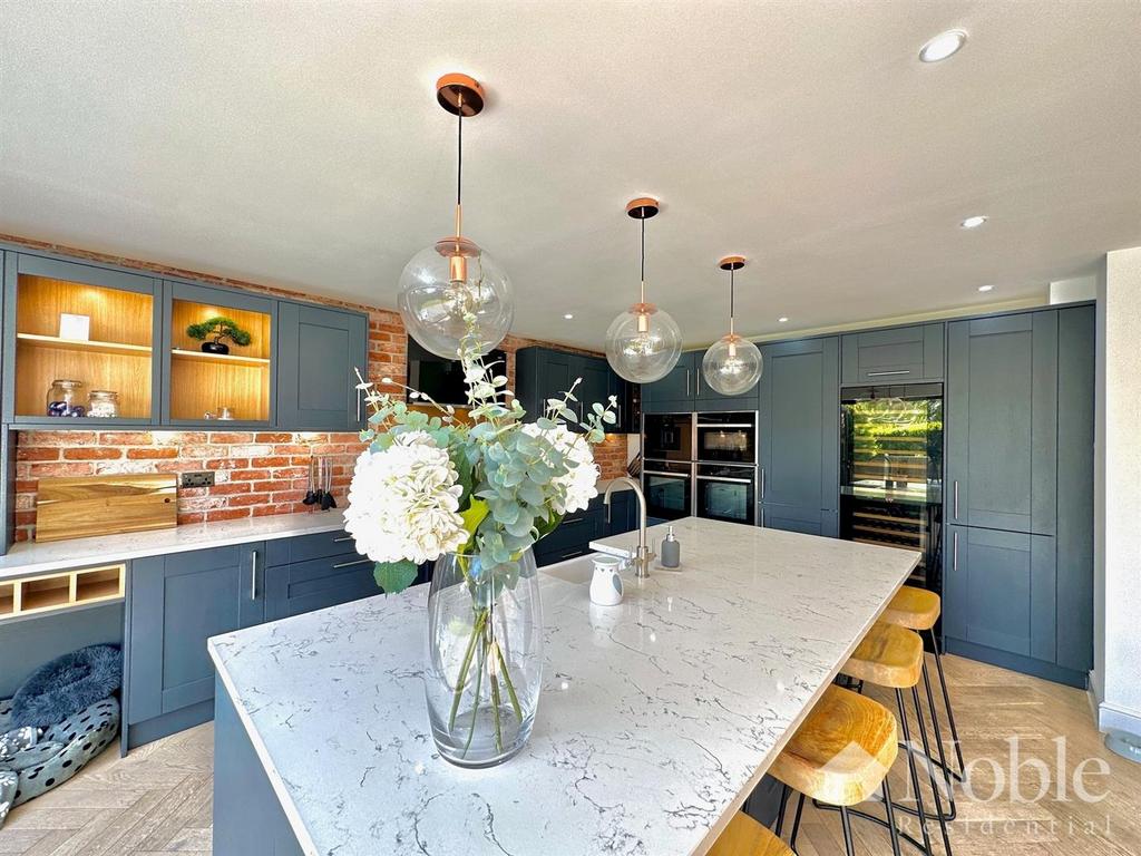 Open Plan Kitchen/Dining Area