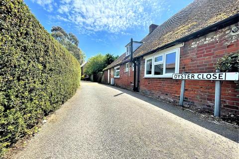 1 Oyster Close, Burnham-on-crouch, CM0 8GL
