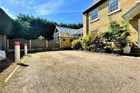 1 Oyster Close, Burnham-on-crouch, CM0 8GL