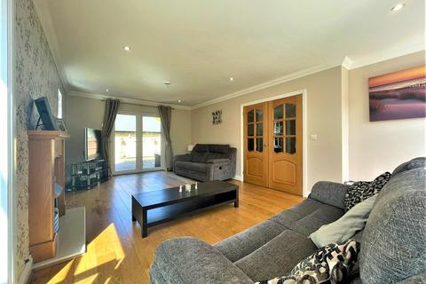 1 Oyster Close, Burnham-on-crouch, CM0 8GL