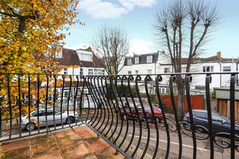 2 bedroom flat to rent, Treen Avenue, Barnes, SW13