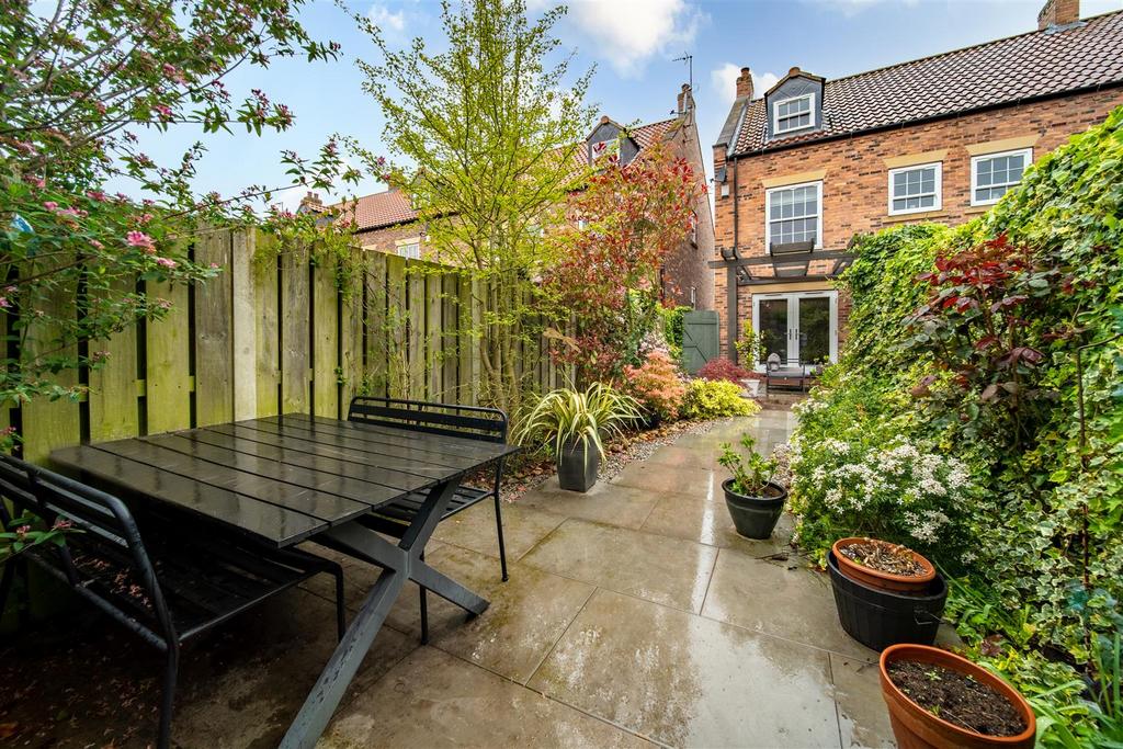 2 - 15 Kitchen Lane - Exterior-9.jpg