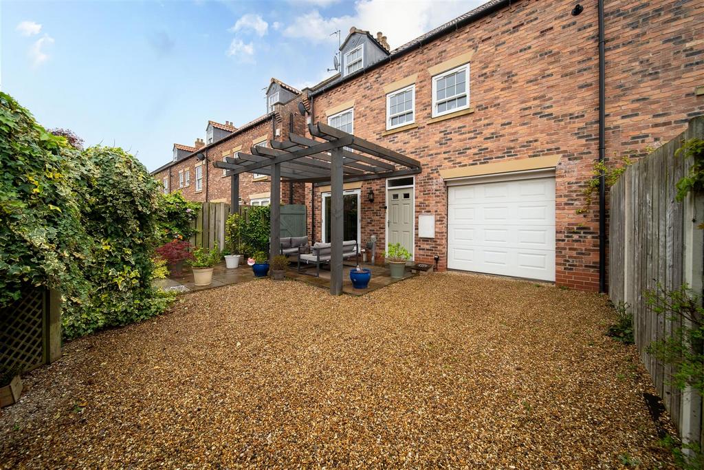 2 - 15 Kitchen Lane - Exterior-4.jpg