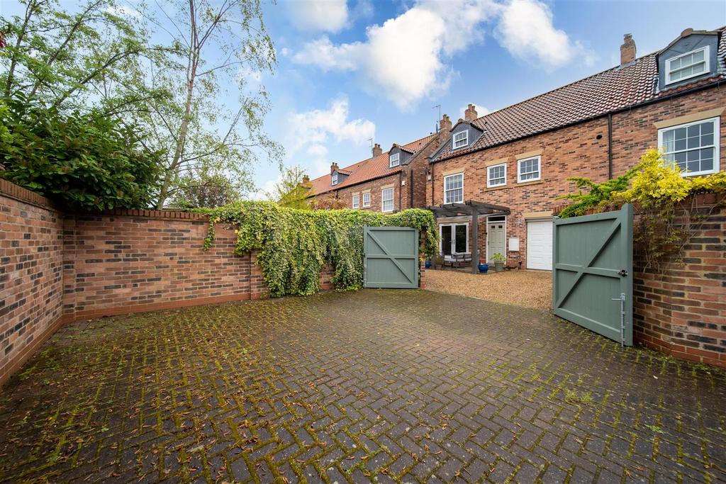 2 - 15 Kitchen Lane - Exterior-12.jpg
