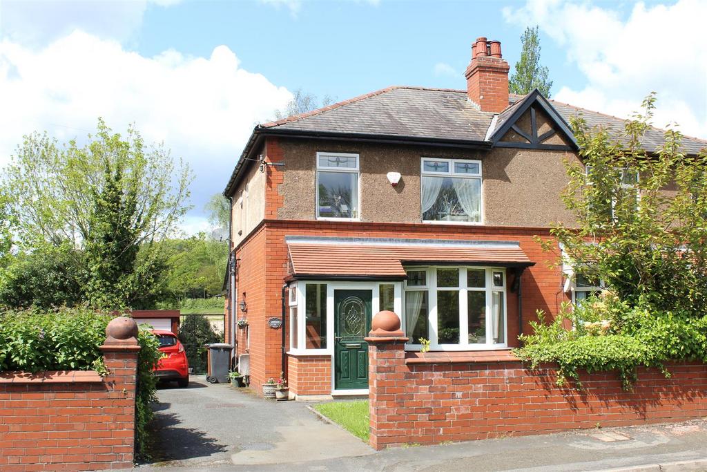 Fauvel Road, Glossop 3 bed semidetached house for sale £375,000