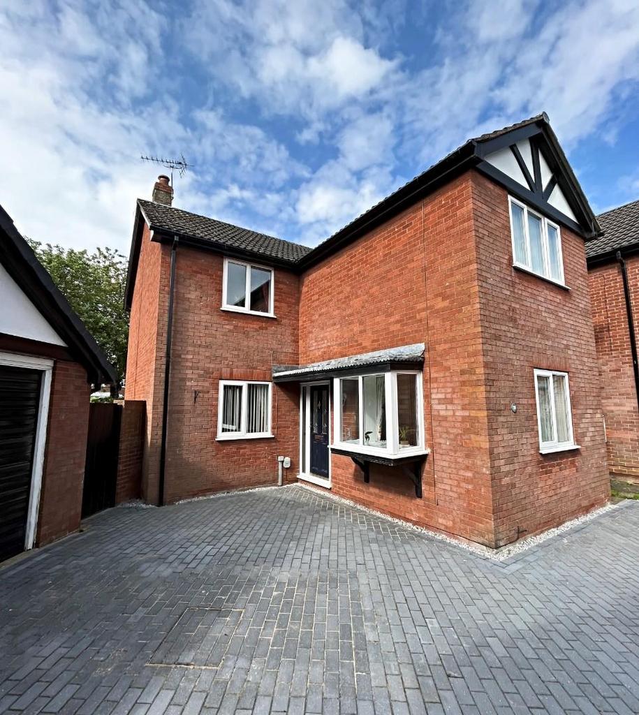 Lichfield Close, Beverley, East Yorkshire, HU17 8PX 3 bed detached