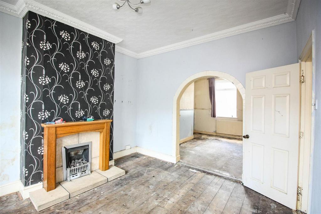 Park Road, Worsbrough, Barnsley 3 bed terraced house for sale £105,000