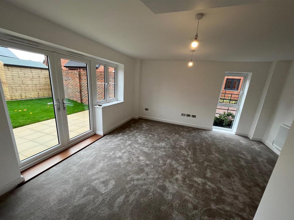 Edington Way, Kings Hill 3 bed end of terrace house for sale £450,000