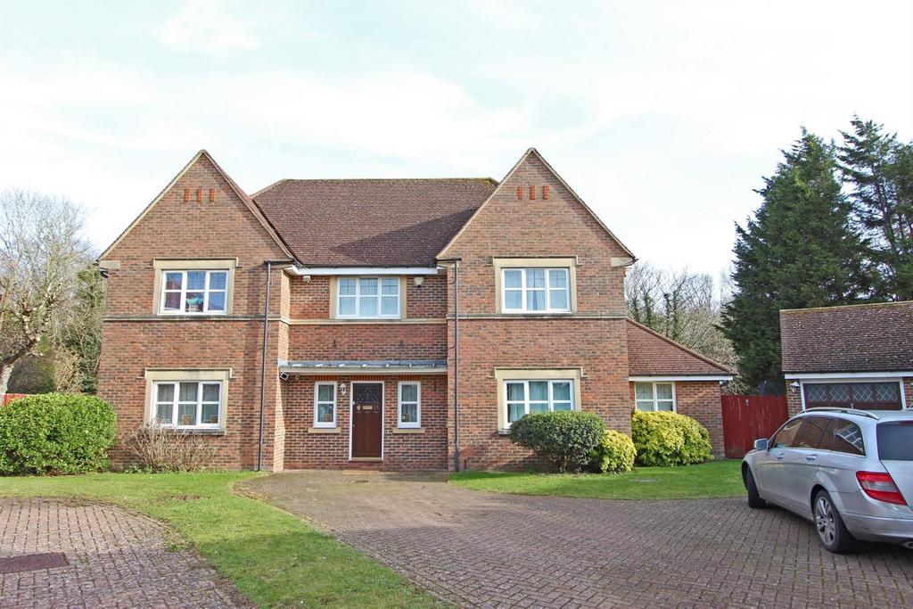 Epsom 5 bed detached house to rent £4,250 pcm (£981 pw)