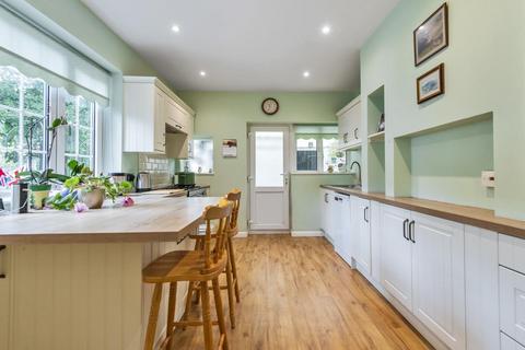4 bedroom detached house to rent, Bears Den, Kingswood