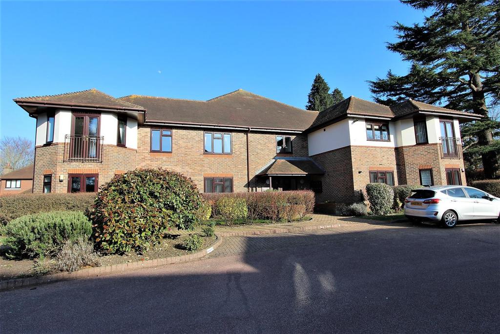 Petersmead Close, Tadworth 2 bed apartment £399,000