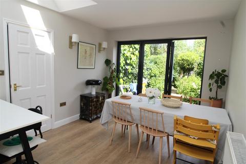 125 Balderton Gate, Newark, NG24 1RY