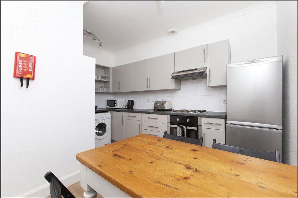 East London Street, Edinburgh 4 bed flat to rent £7,250 pcm (£1,673 pw)