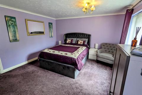 4 bedroom detached house for sale, Laurel Drive, Hartshill, Nuneaton