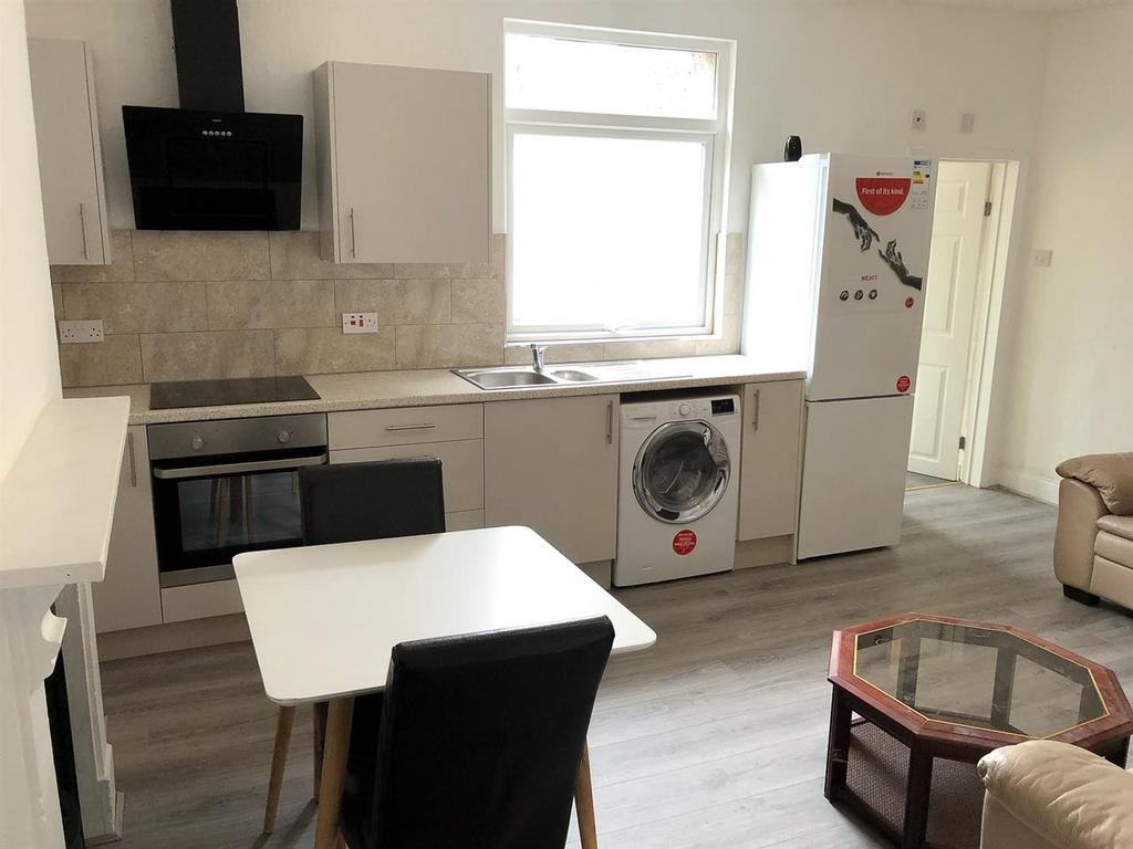 Kitchen:Lounge1.jpg