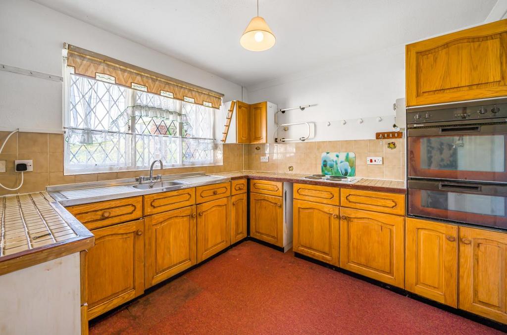 New Road, Ingatestone 2 bed detached bungalow for sale £800,000