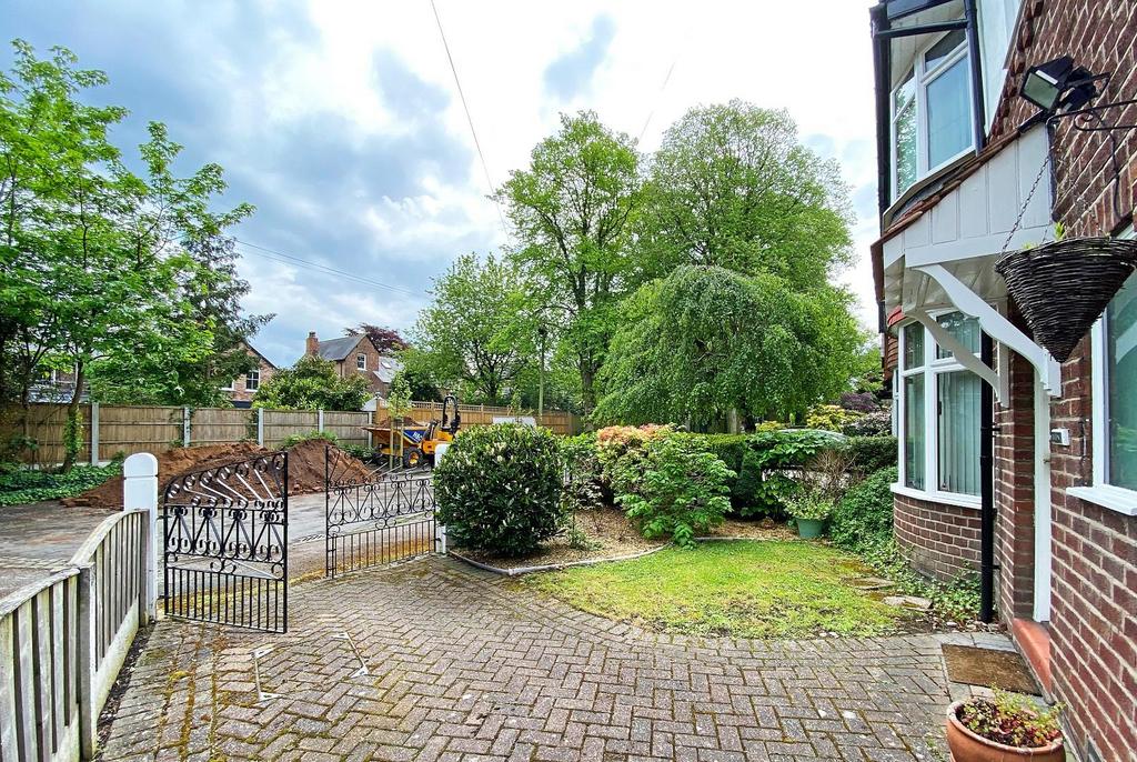 Claremont Grove, Hale, Altrincham 3 bed semidetached house for sale