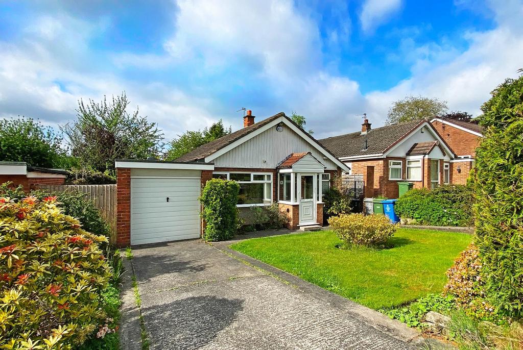 Buckfast Close, Hale, Altrincham 3 bed detached bungalow for sale £
