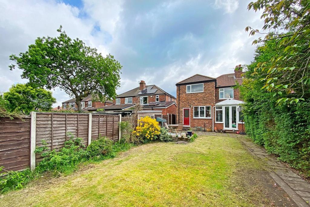 Alexander Drive, Timperley 4 bed semidetached house for sale £550,000