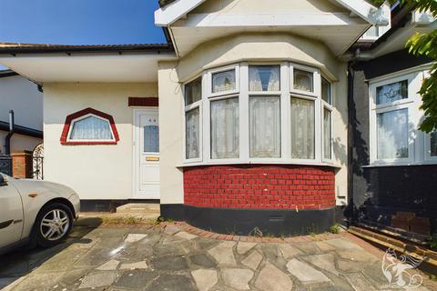 2 bedroom bungalow for sale - Derby Avenue, Upminster