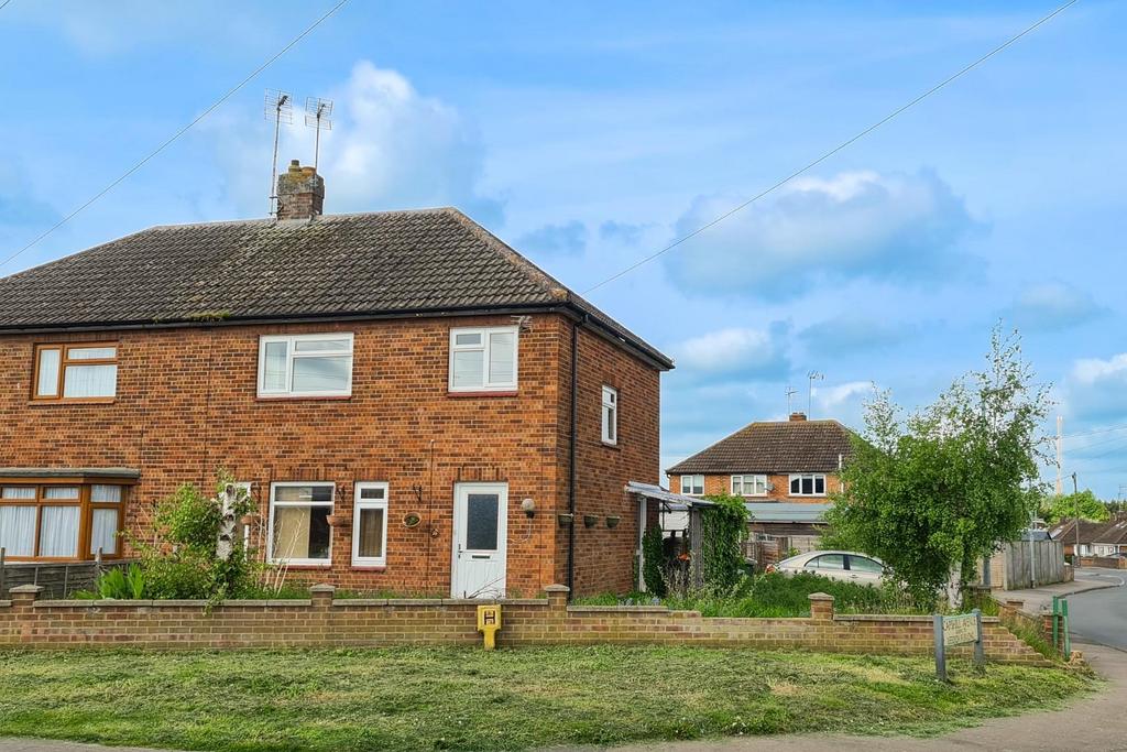 Brooklands Drive, Leighton Buzzard 3 bed semidetached house for sale