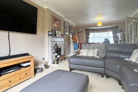 7 Notley Green, Great Notley, Braintree, CM77 7US