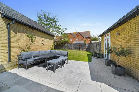 97 Cornelius Vale, Chelmsford, CM2 6GY