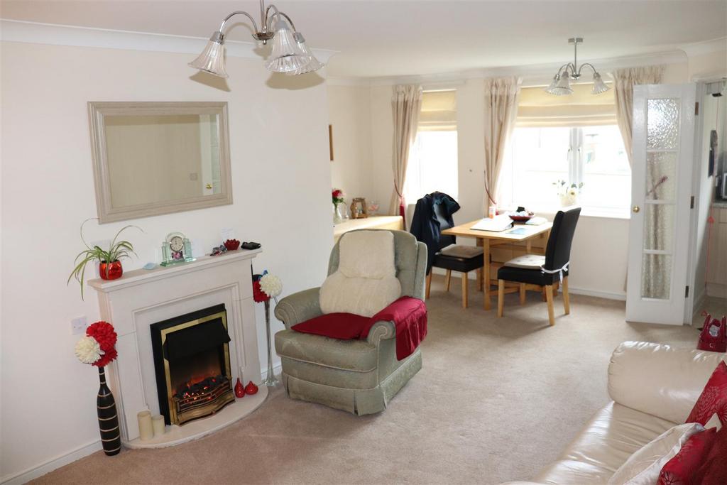 Lounge/dining room